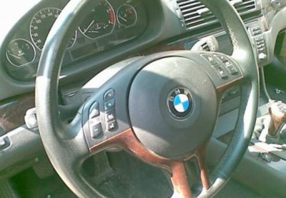 Şoferiţă cu viteza-n sânge din Săcele, prinsă cu un BMW fără acte
